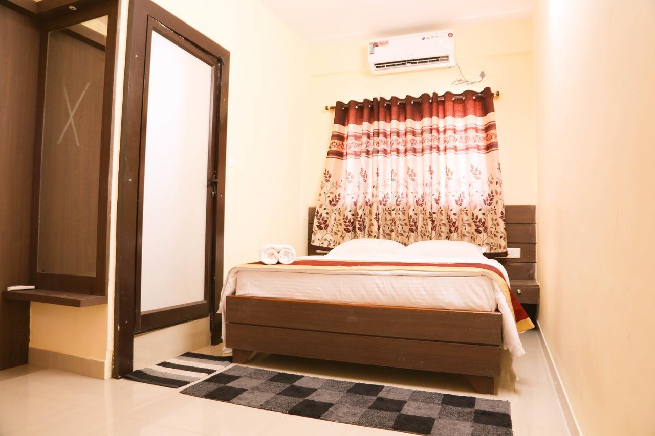 Golds Club & Resort Bayappanhalli Exterior foto